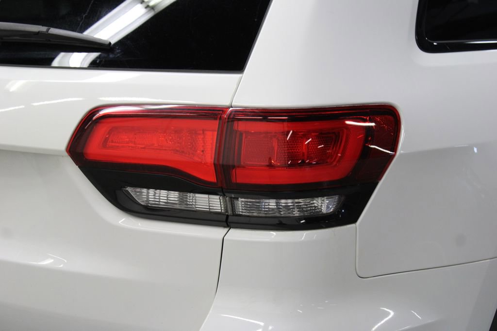 Used 2019 Jeep Grand Cherokee Laredo AWD/4WD image 36