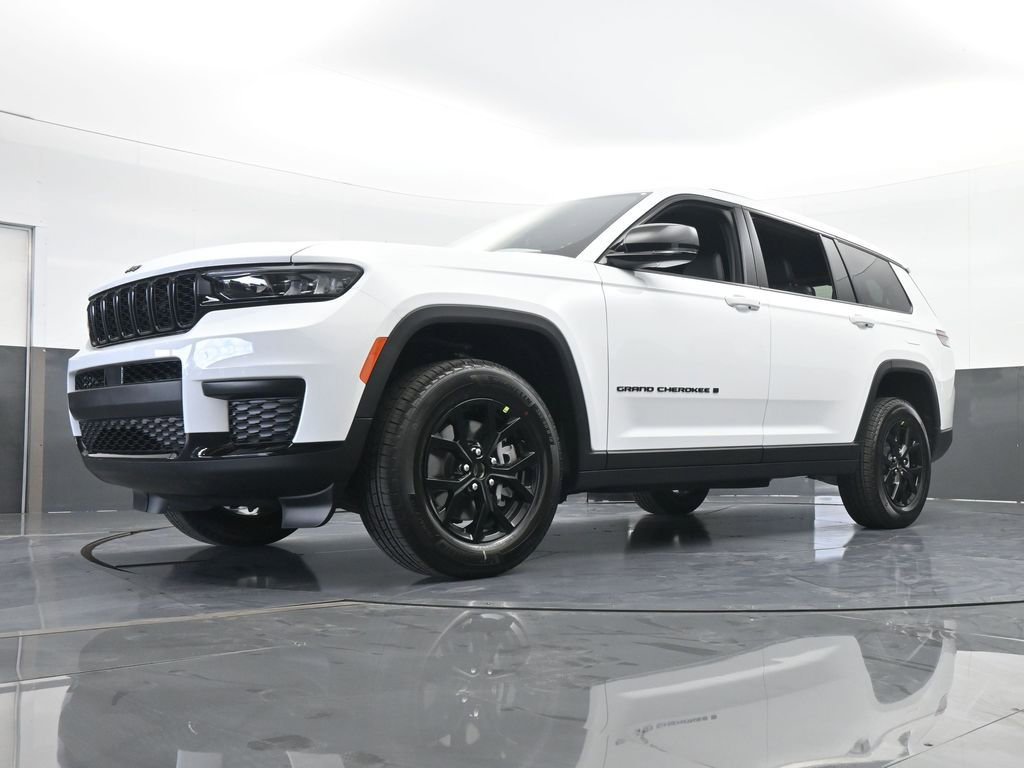Used 2025 Jeep Grand Cherokee L Laredo image 47