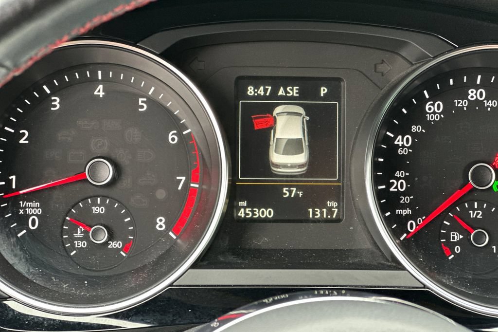 Used 2018 Volkswagen Jetta GLI FWD image 25
