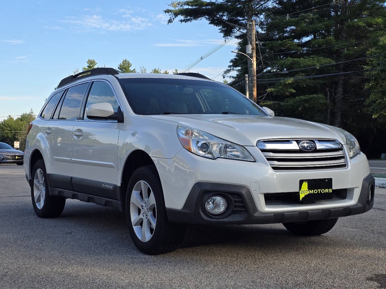 Used 2013 Subaru Outback 2.5i Premium AWD/4WD image 2