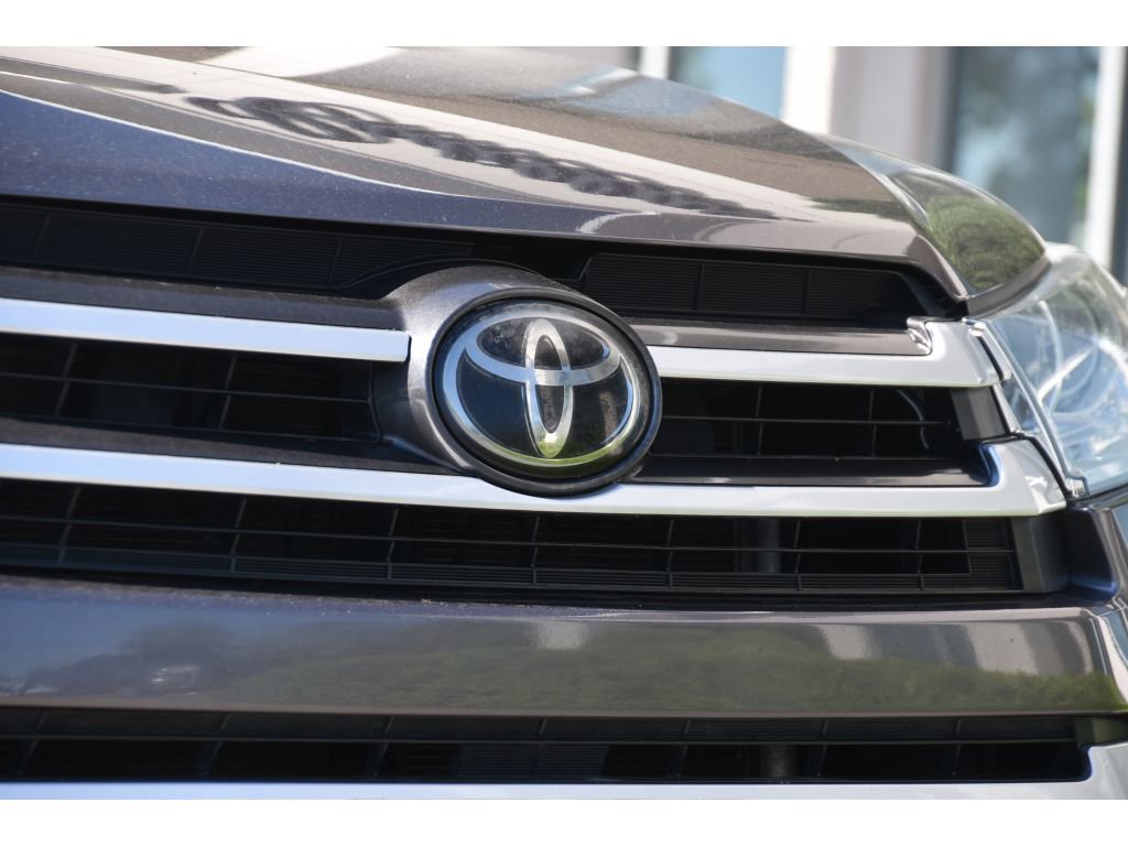 Used 2019 Toyota Highlander XLE AWD/4WD image 10
