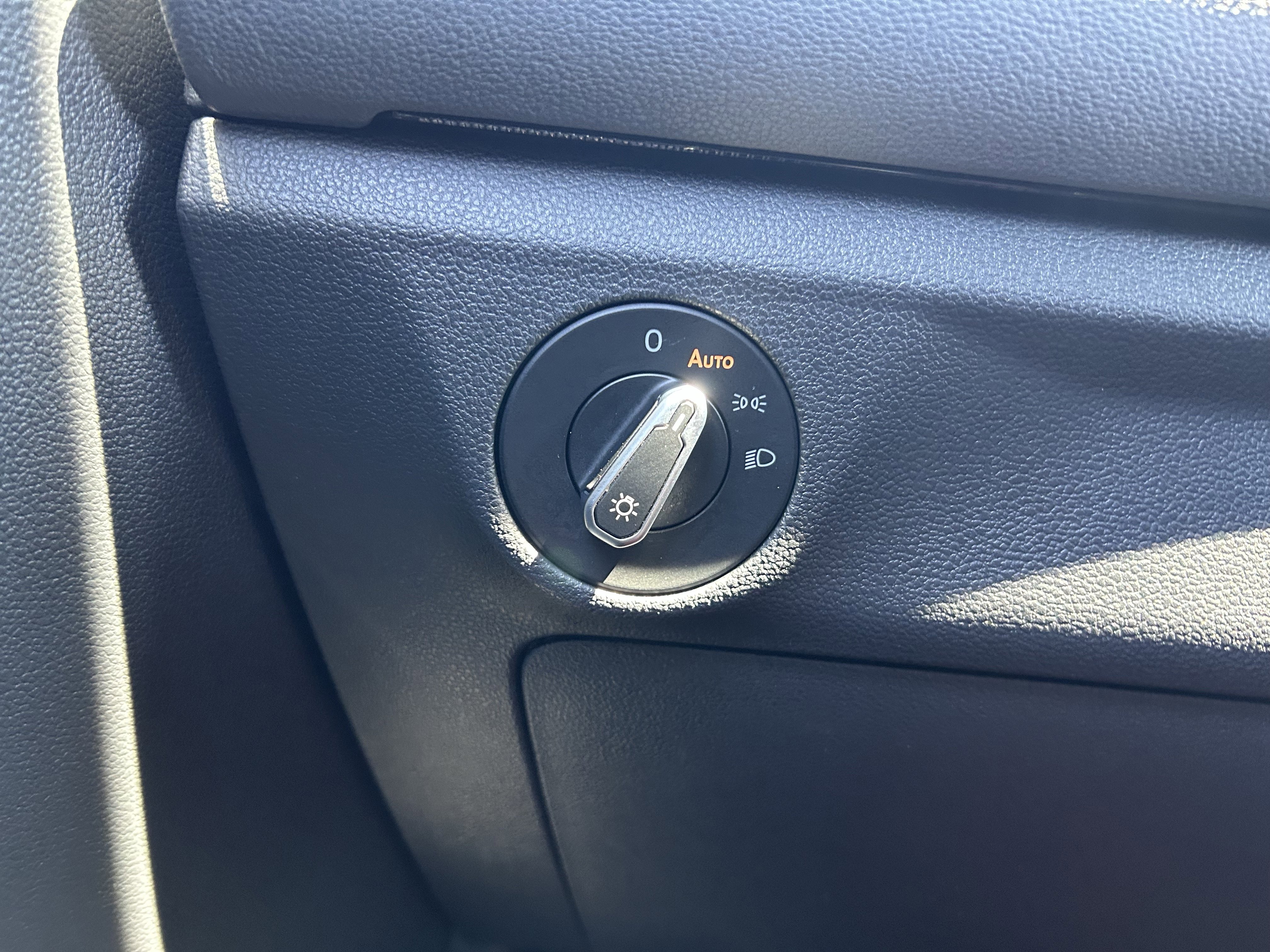 Certified 2025 Volkswagen Jetta SEL image 20