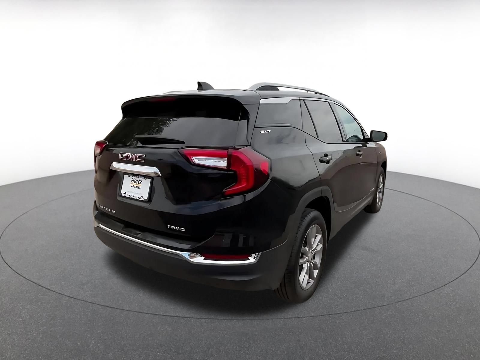 Used 2024 GMC Terrain SLT AWD/4WD image 11