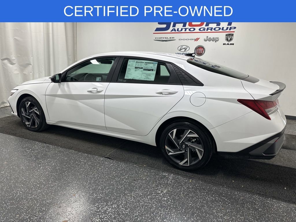 Certified 2025 Hyundai Elantra SEL FWD image 2
