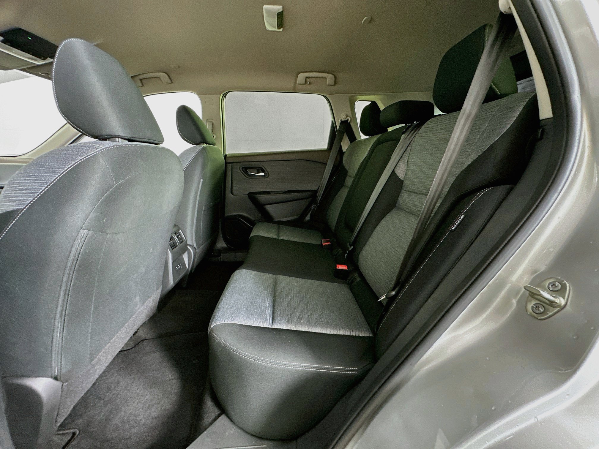 Used 2023 Nissan Rogue SV FWD image 26