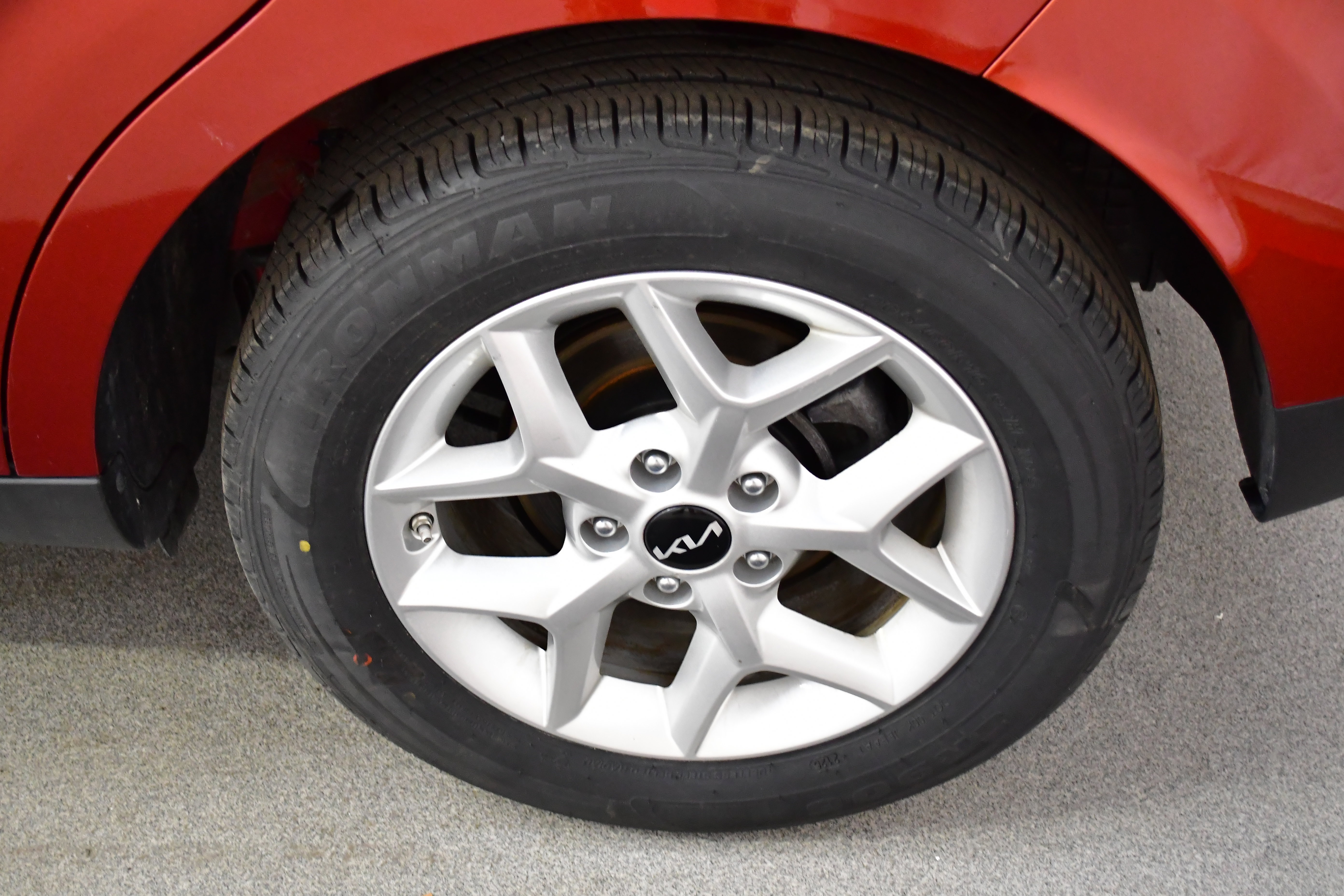 Used 2025 Kia Soul LX w/ LX Technology Package FWD image 32