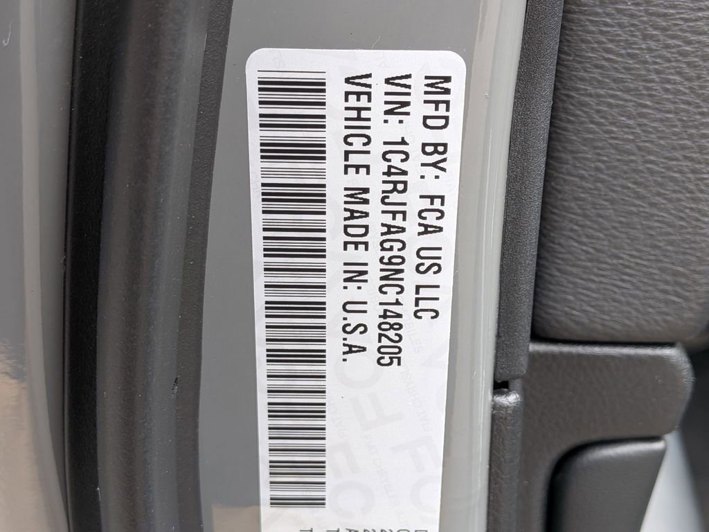 Used 2022 Jeep Grand Cherokee Laredo X image 30