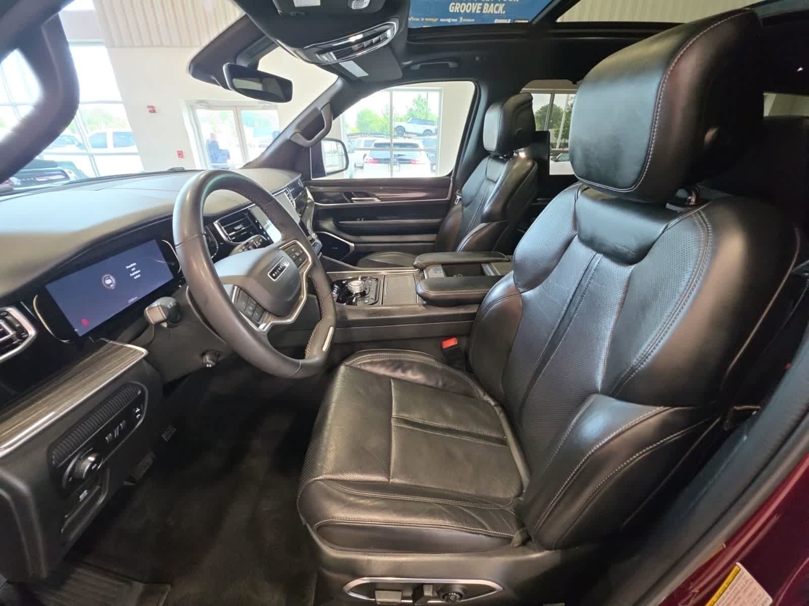 Used 2022 Jeep Wagoneer Series III w/ Premium Group I AWD/4WD image 19