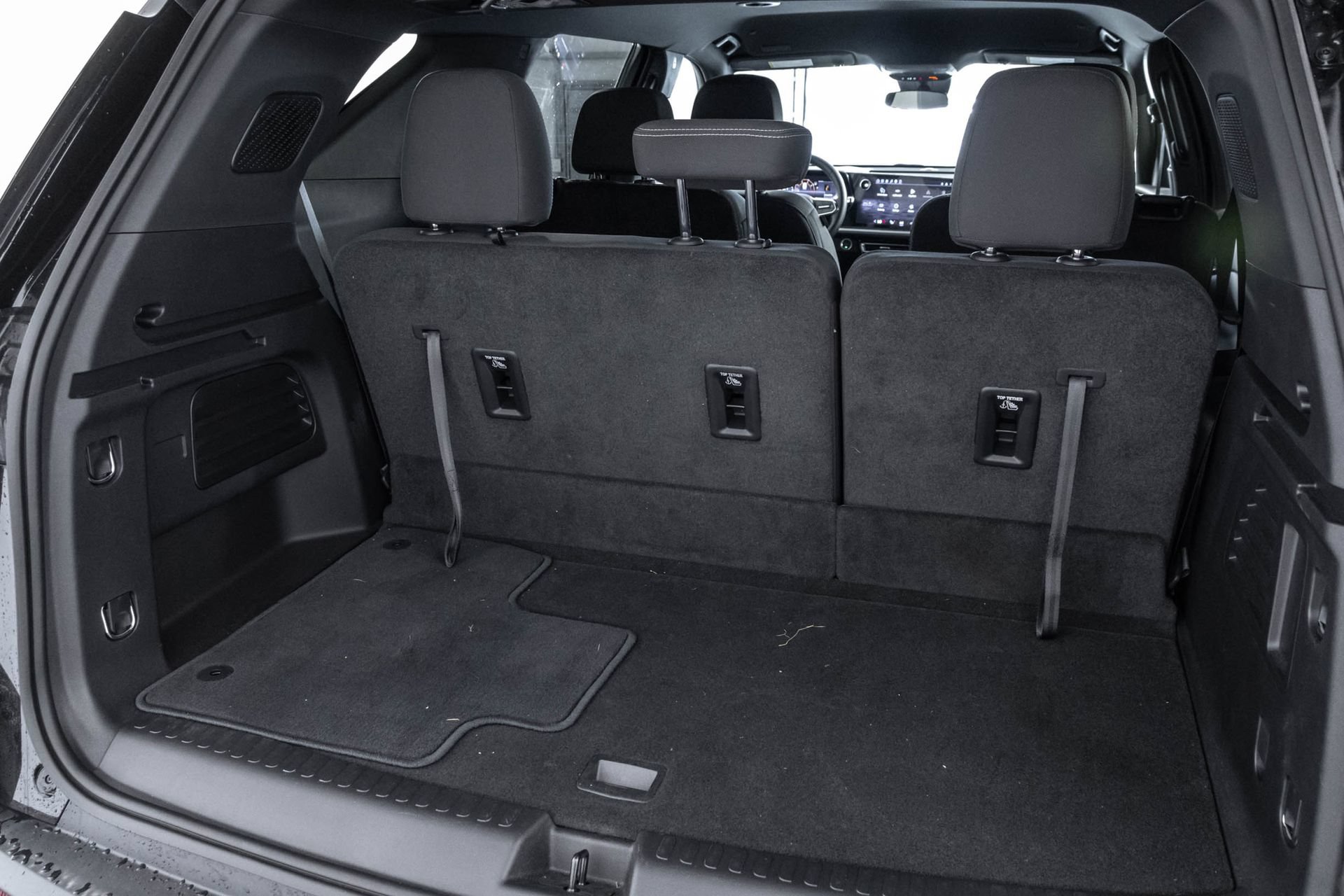 Used 2026 Chevrolet Traverse LT FWD image 37