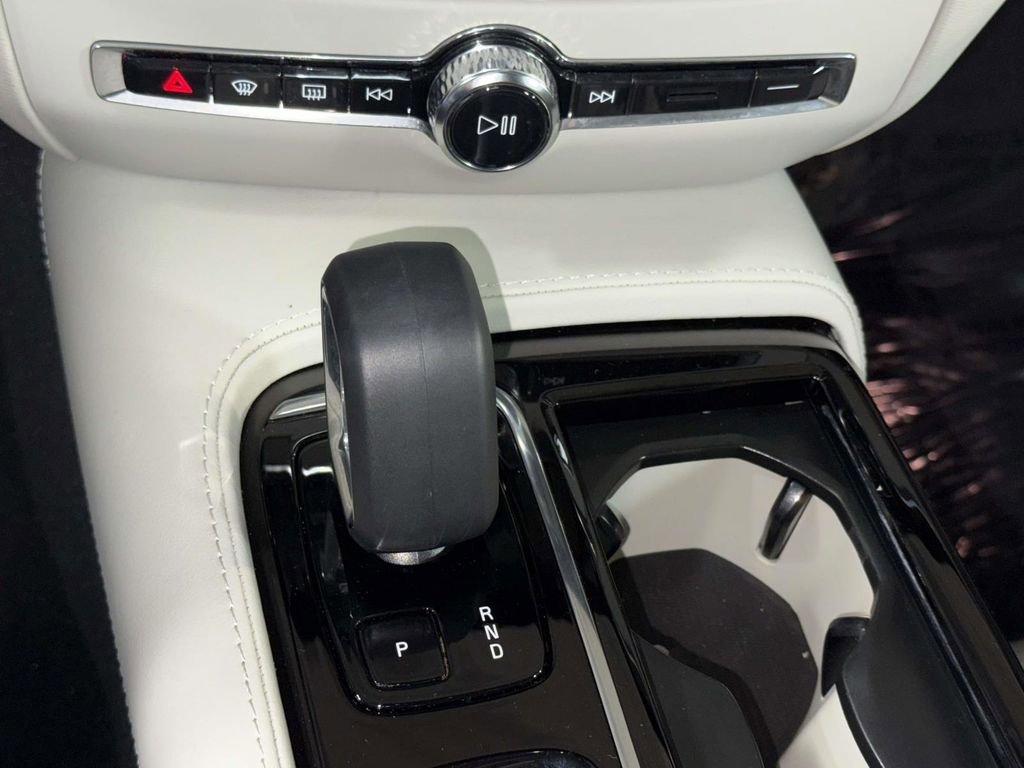 Used 2025 Volvo S60 T8 Plus image 22