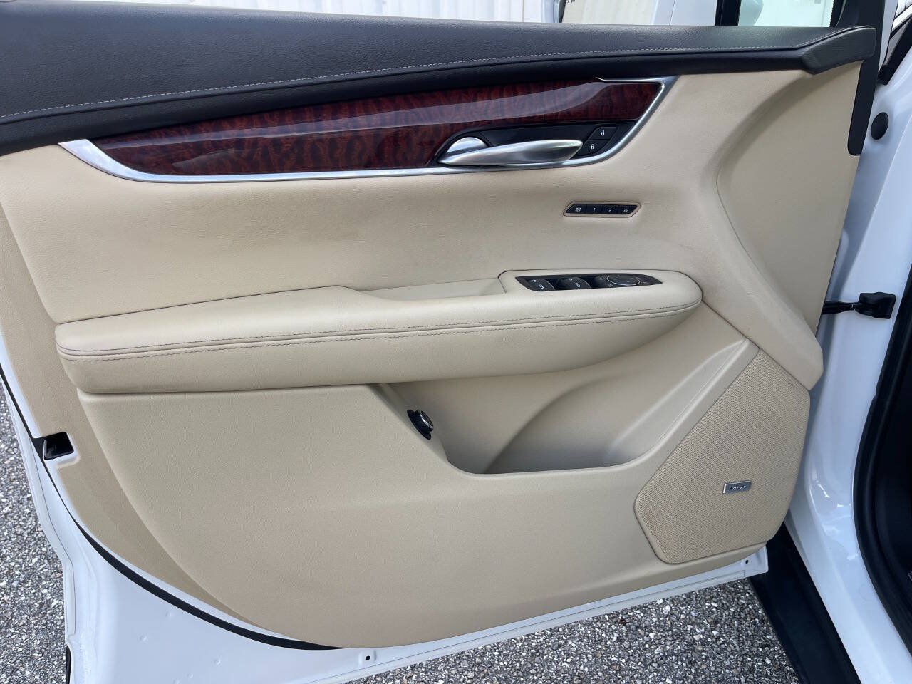 Used 2018 Cadillac XT5 Luxury w/ Driver Awareness Package AWD/4WD image 35