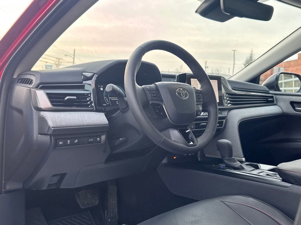 Used 2025 Toyota Camry LE image 11