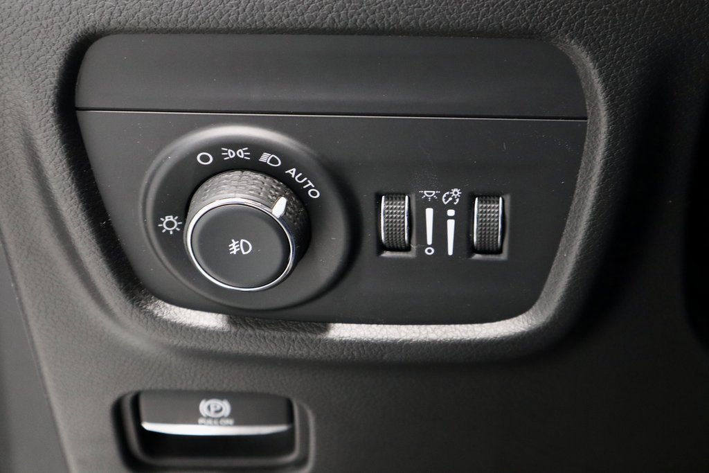 Used 2022 Jeep Grand Cherokee Overland w/ Luxury Tech Group IV image 30