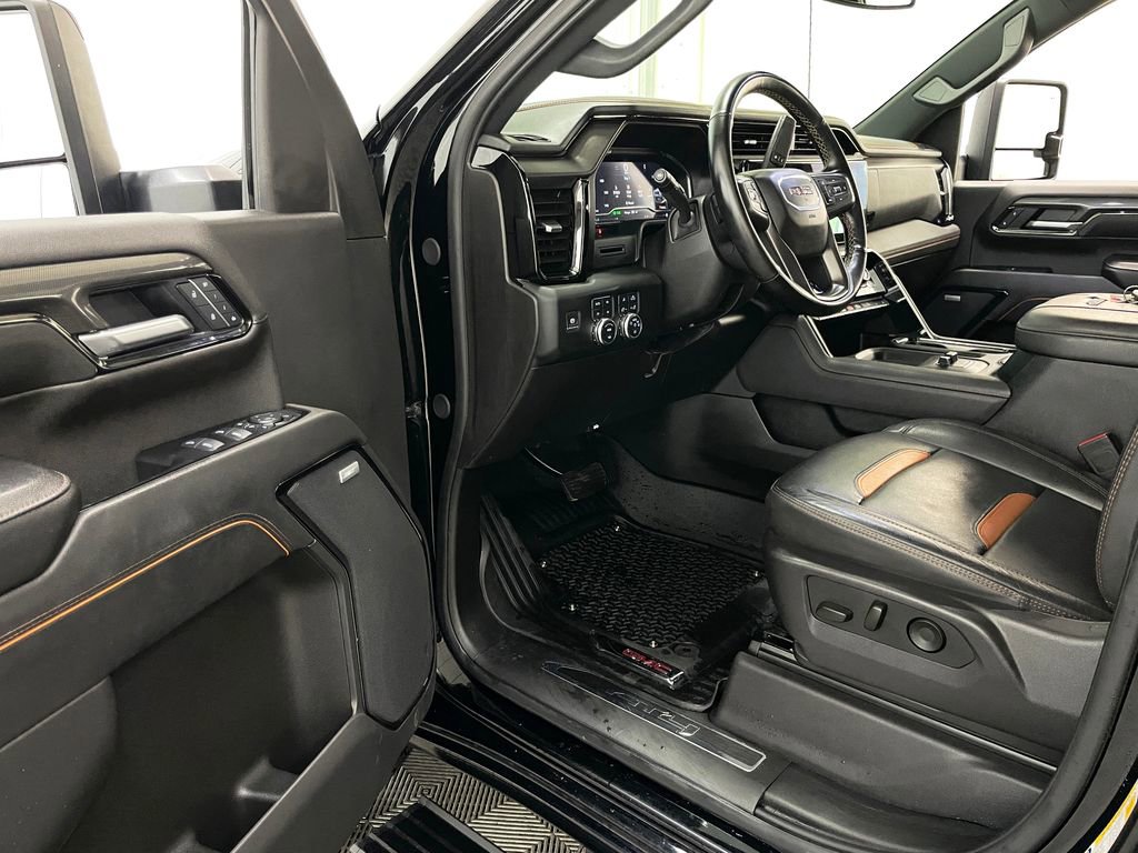 Used 2025 GMC Sierra 2500 AT4 image 27