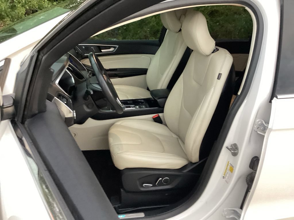 Used 2019 Ford Edge Titanium w/ Equipment Group 301A FWD image 31