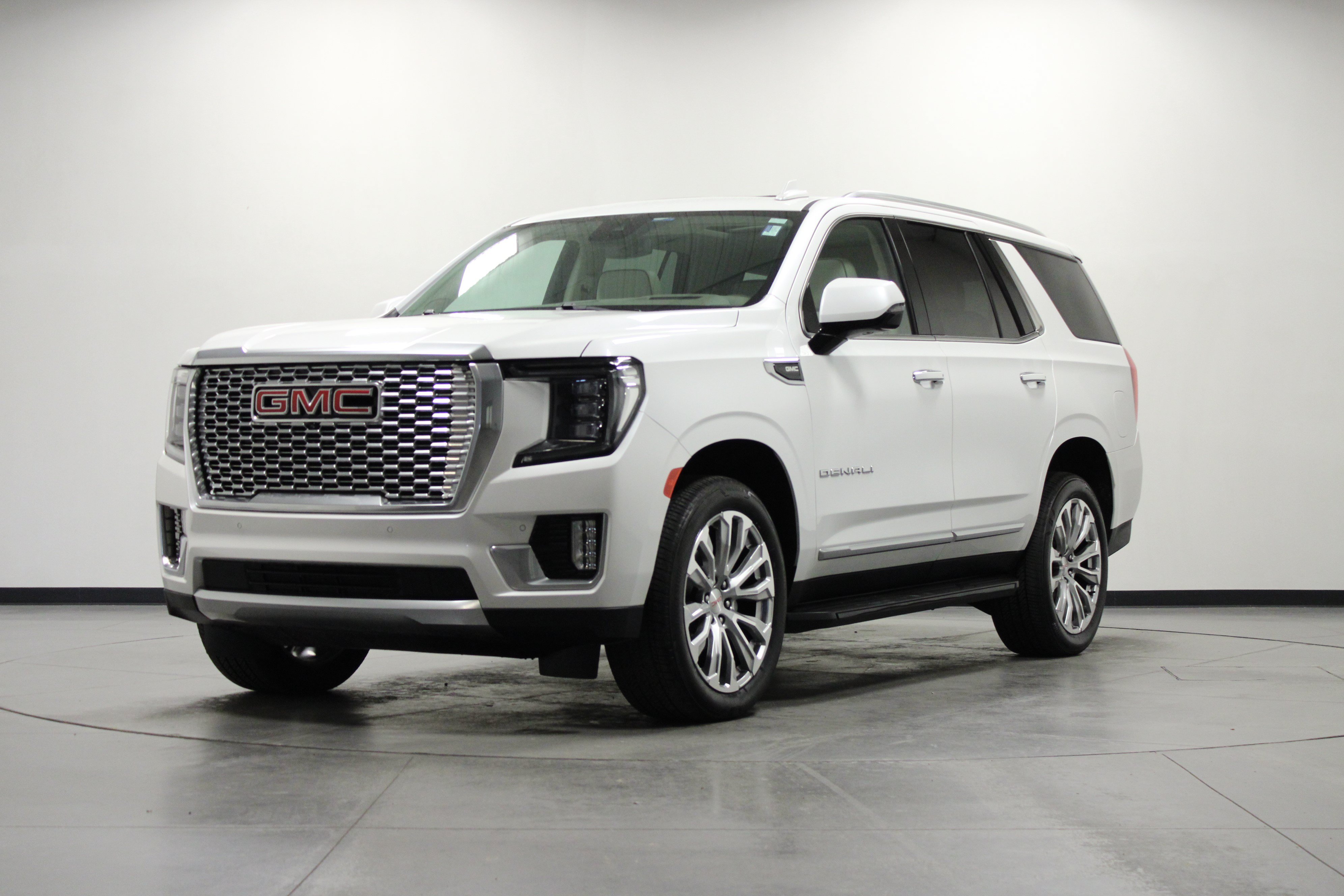 Used 2024 GMC Yukon Denali AWD/4WD image 8
