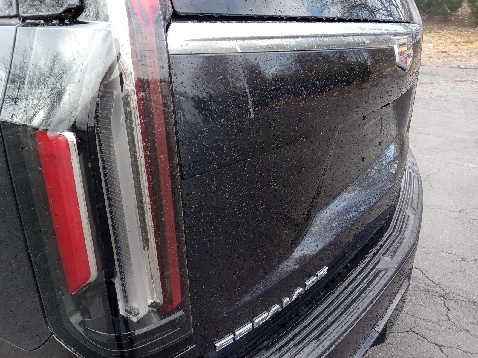 Used 2024 Cadillac Escalade Premium Luxury w/ Performance Package image 8