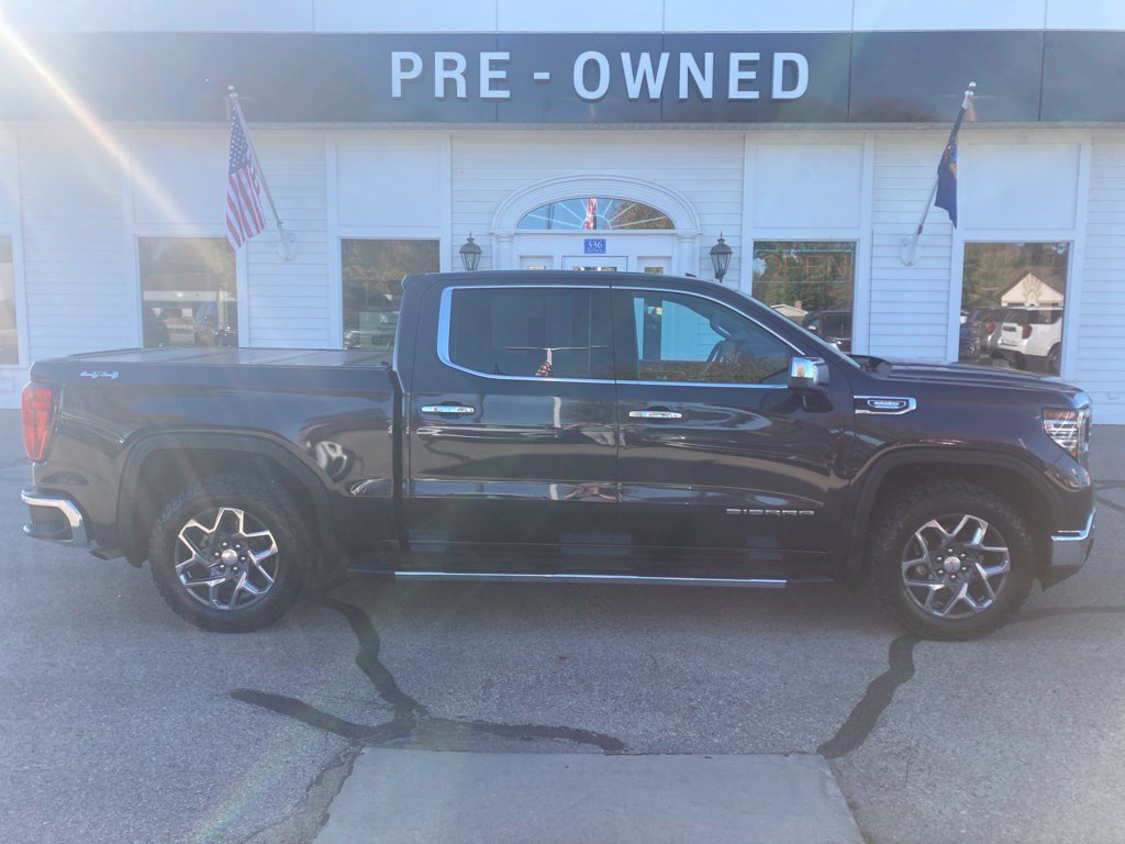 Used 2022 GMC Sierra 1500 SLT w/ SLT Premium Plus Package AWD/4WD image 4