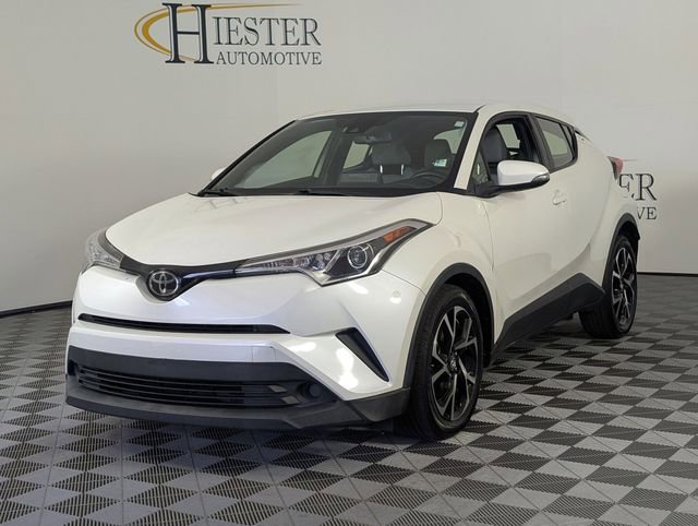 Used 2019 Toyota C-HR XLE FWD image 4