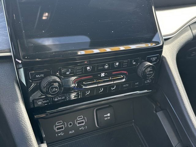 New 2025 Jeep Grand Cherokee L Limited w/ Luxury Tech Group II image 24