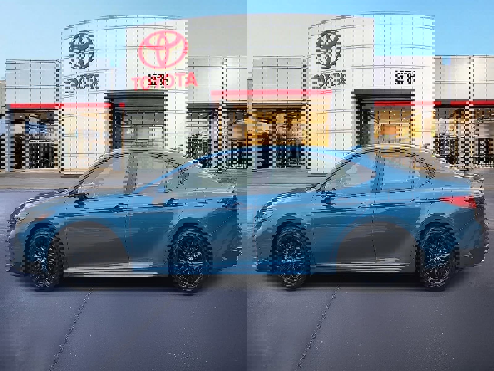 Used 2025 Toyota Camry SE image 8