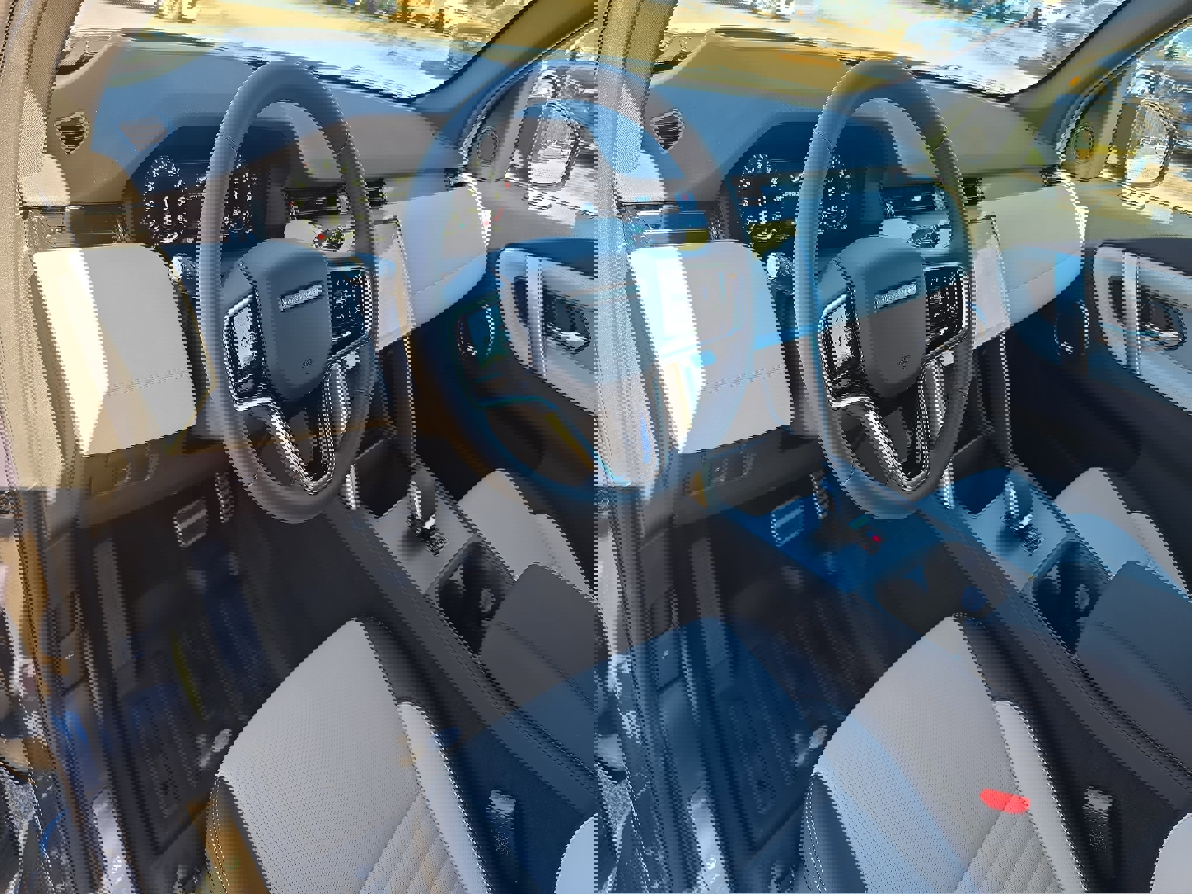 New 2025 Land Rover Discovery Sport Dynamic SE image 16