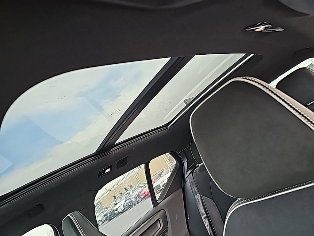 Used 2023 Volvo XC40 Recharge Ultimate image 9