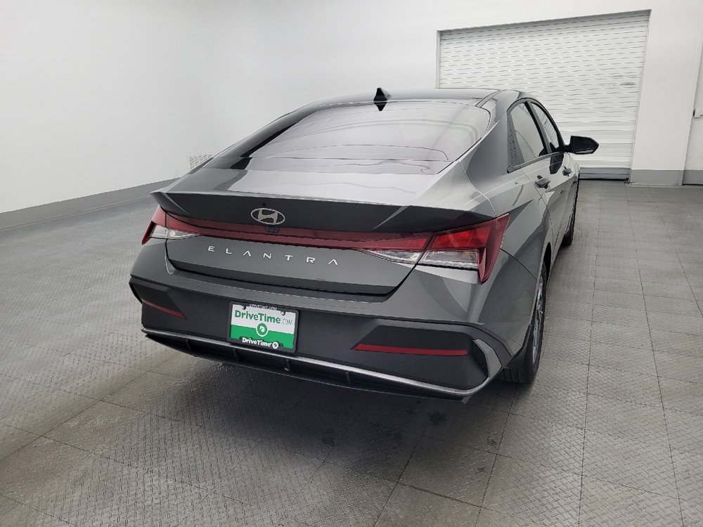 Used 2024 Hyundai Elantra SEL image 7
