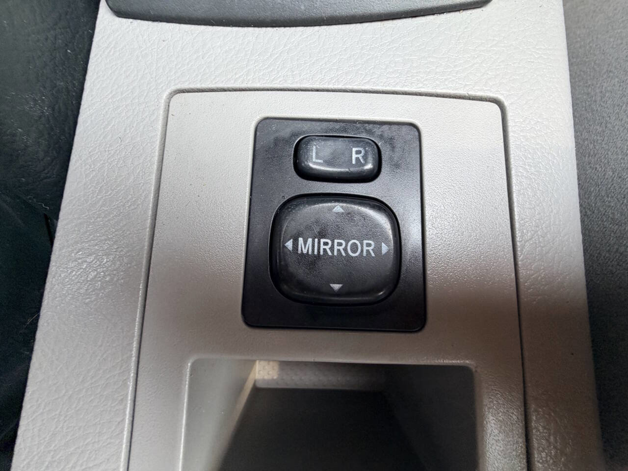 Used 2007 Toyota RAV4 Base 4dr SUV 4WD I4 image 51