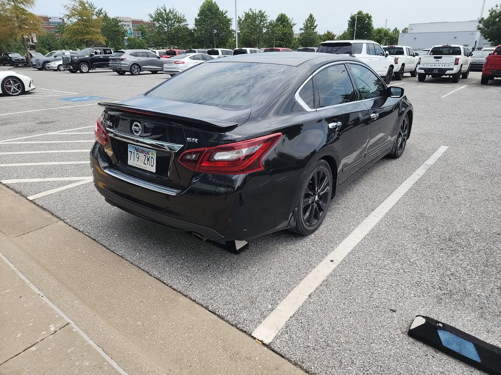 Used 2017 Nissan Altima 2.5 SR w/ Midnight Edition Package FWD image 5