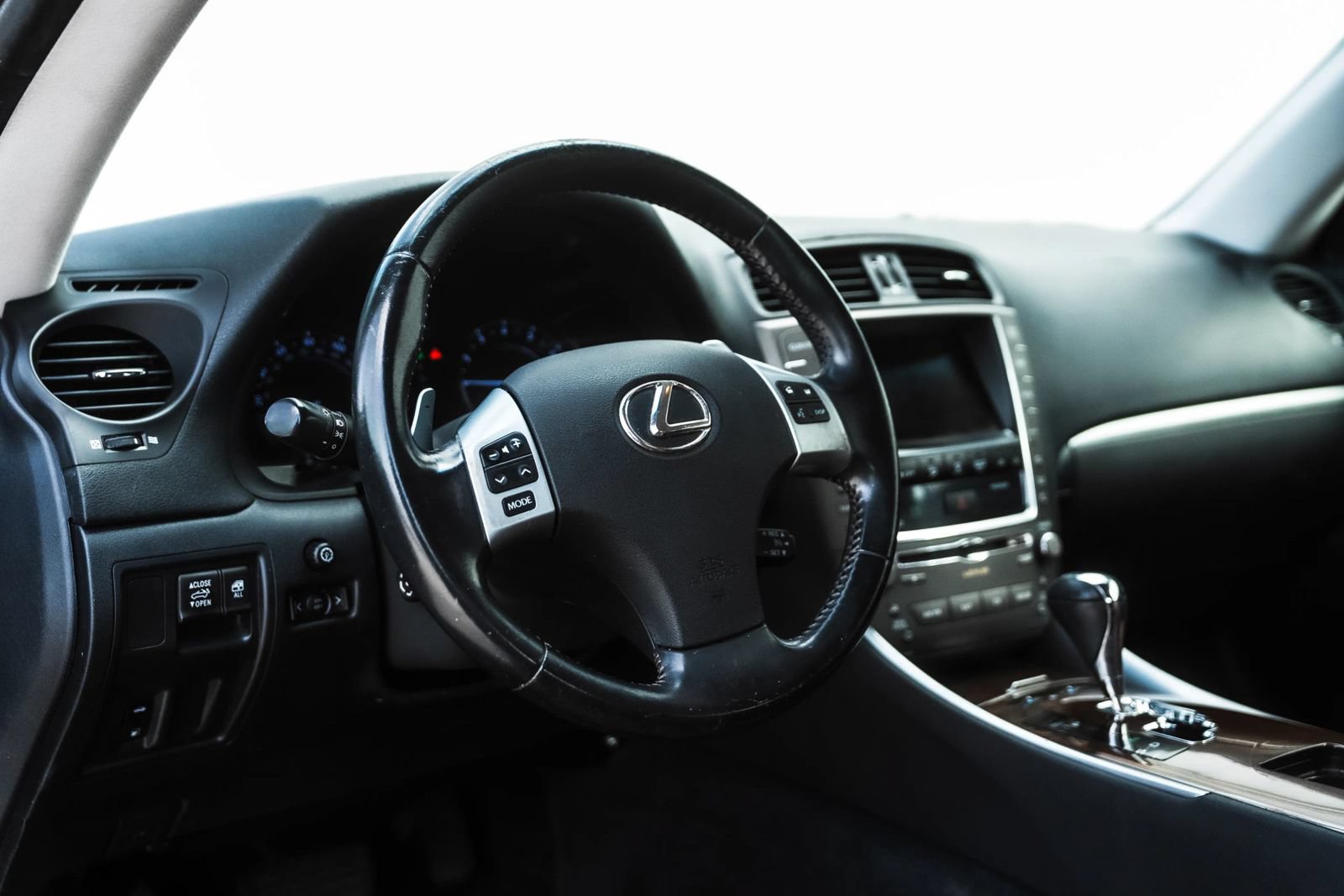 Used 2011 Lexus IS 250C w/ Luxury Pkg RWD image 15