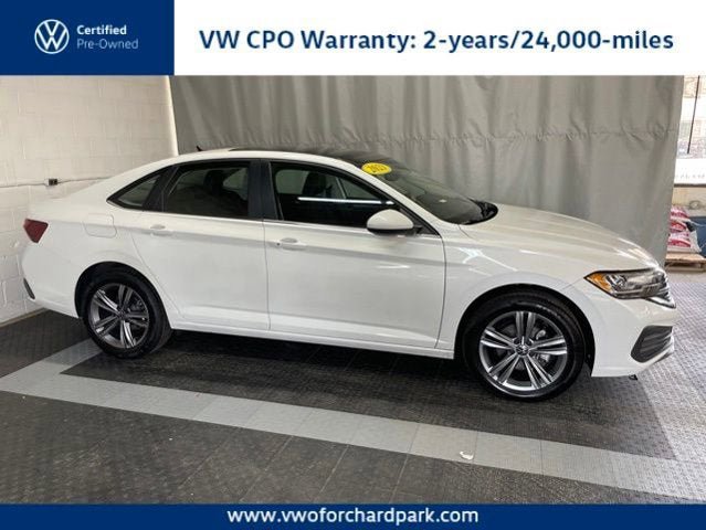 Certified 2023 Volkswagen Jetta SE w/ Panoramic Sunroof Package FWD image 1