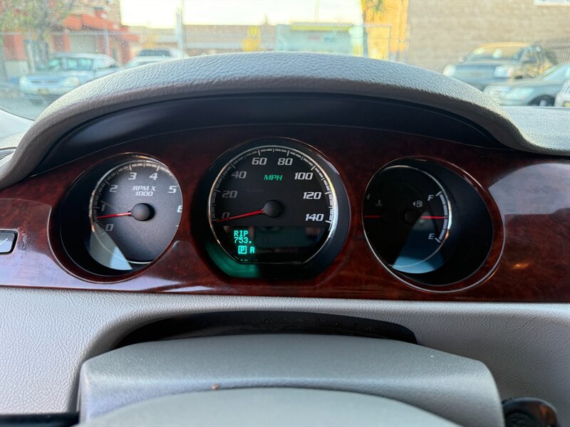Used 2009 Buick Lucerne CXL w/ Driver Confidence Package FWD image 18