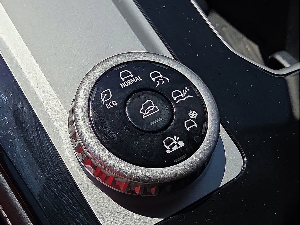 Used 2025 Mitsubishi Outlander SE image 30