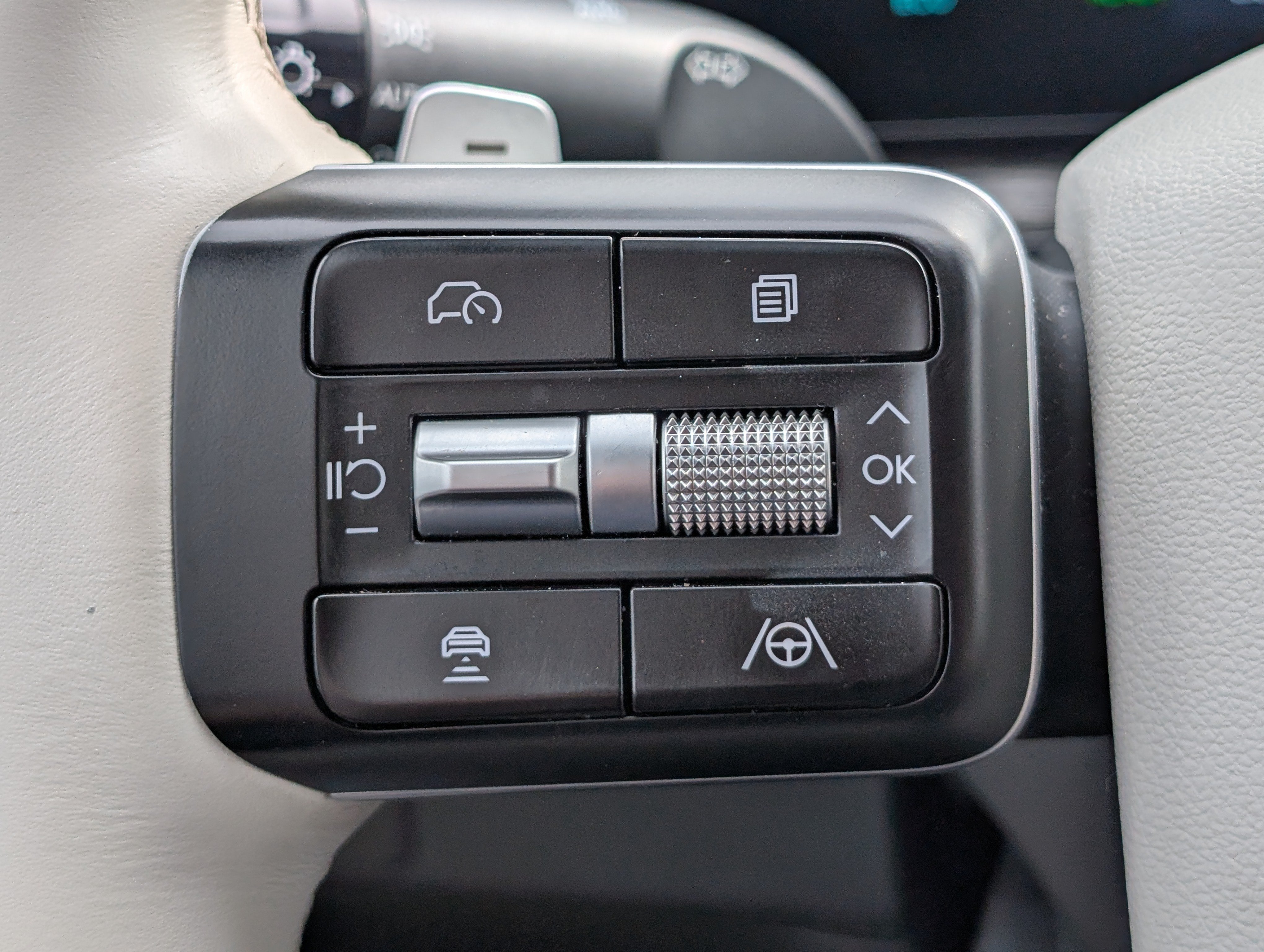 Used 2025 Hyundai Santa Fe Limited AWD/4WD image 24