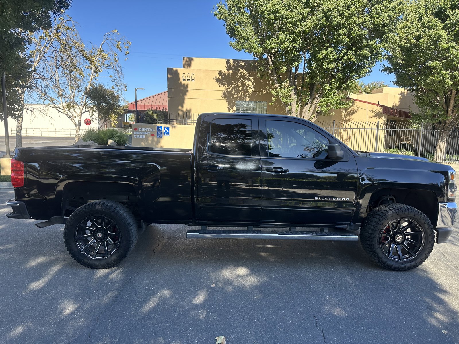 Used 2019 Chevrolet Silverado 1500 LT image 3