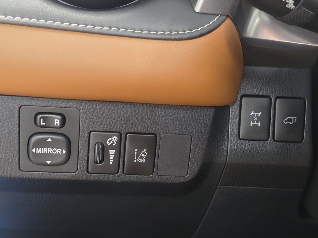 Used 2018 Toyota RAV4 SE w/ Power Extra Value Package image 24