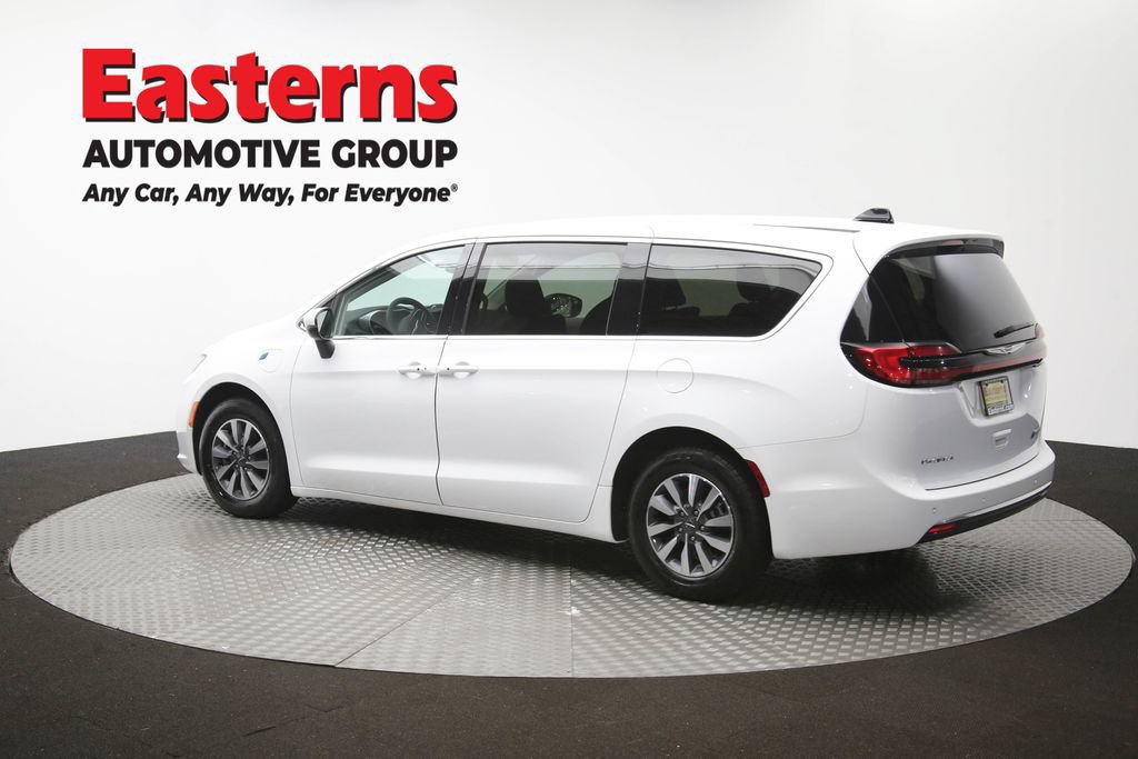 Used 2023 Chrysler Pacifica Touring-L FWD image 66