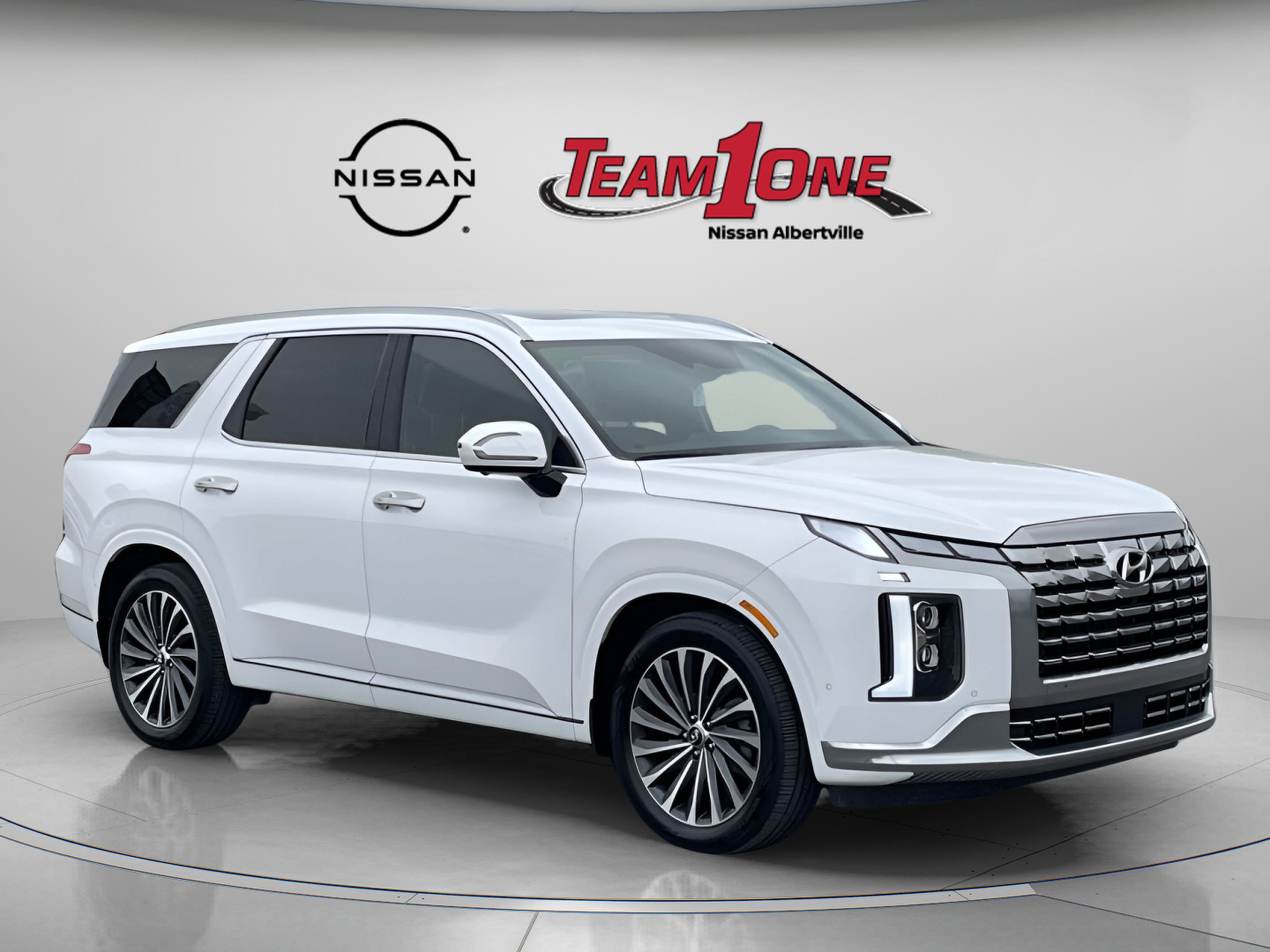 Used 2025 Hyundai Palisade Calligraphy FWD image 1