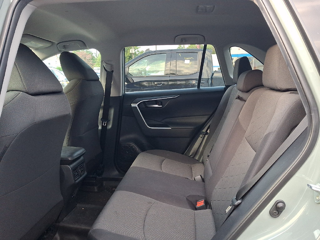 Used 2021 Toyota RAV4 XLE AWD/4WD image 10