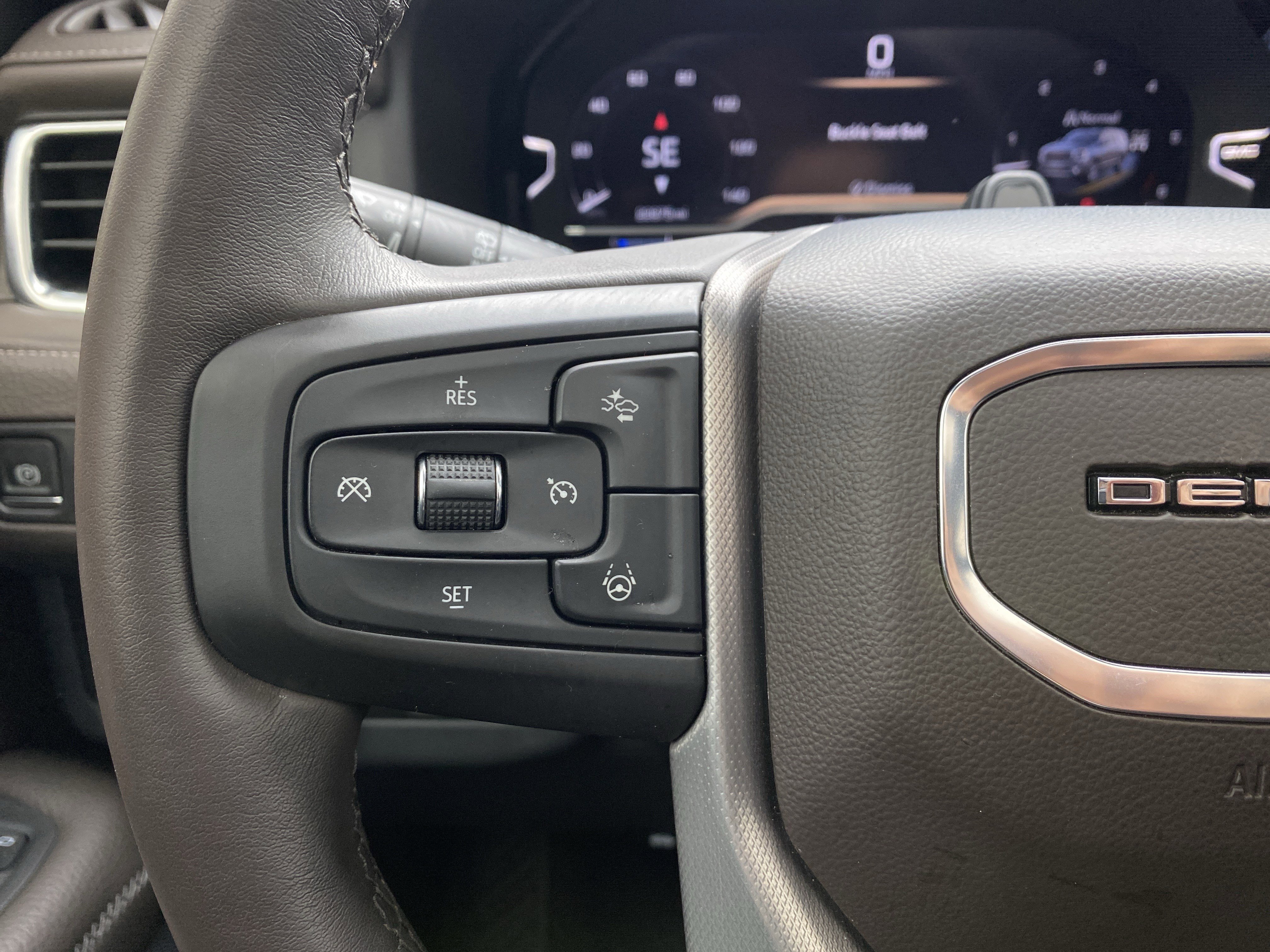 Used 2024 GMC Yukon Denali w/ Denali Reserve Package image 33