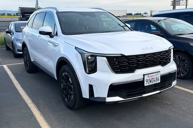 Certified 2025 Kia Sorento S image 2