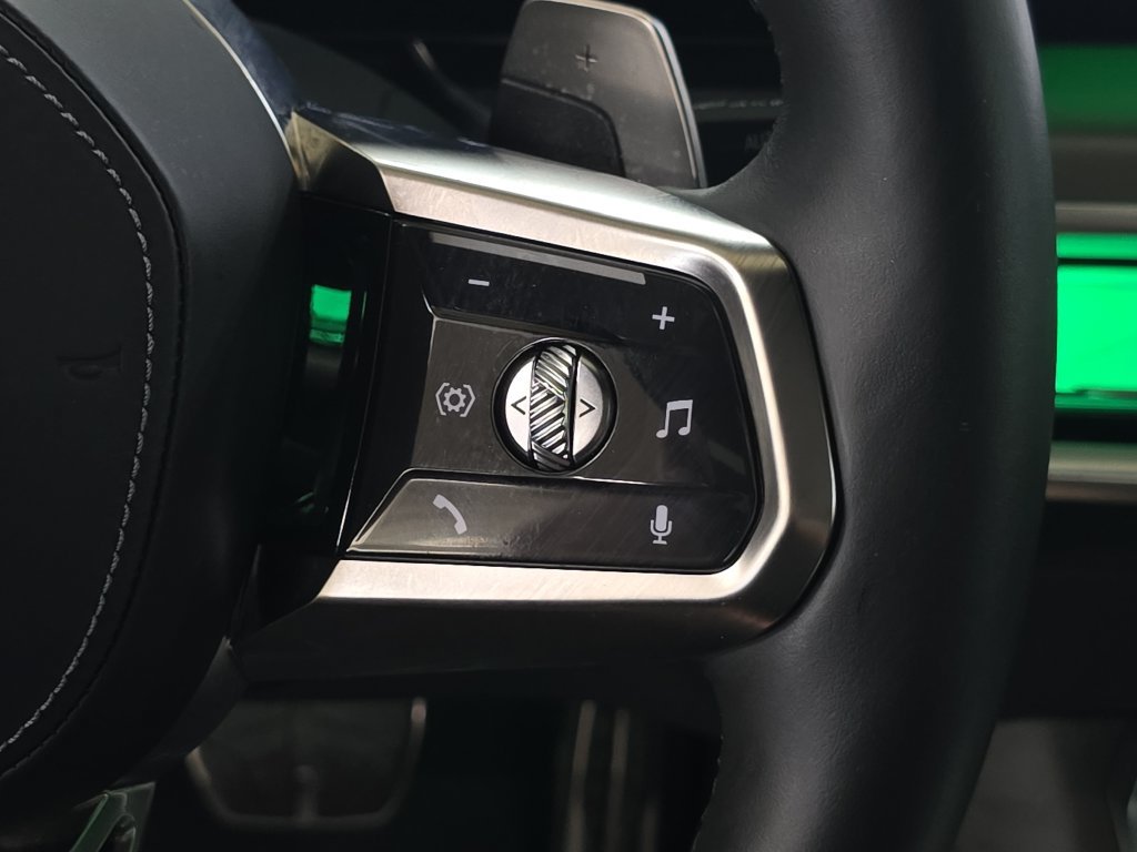 Certified 2023 BMW 760i xDrive AWD/4WD image 21