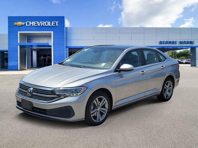 Used 2024 Volkswagen Jetta SE image 2