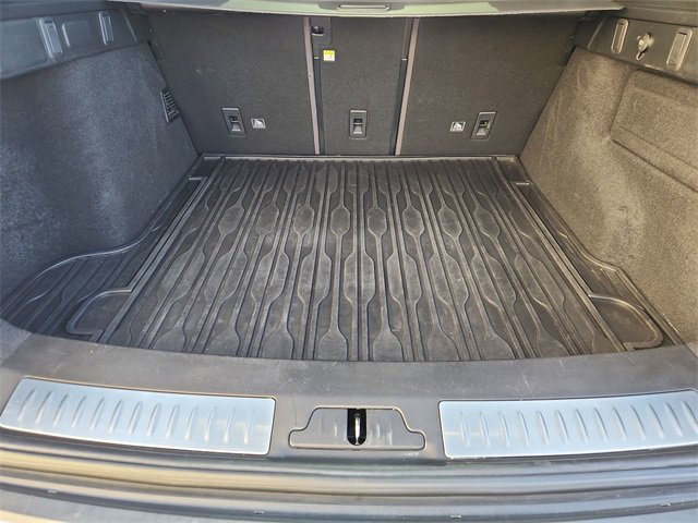 Used 2018 Land Rover Range Rover Velar R-Dynamic SE image 27