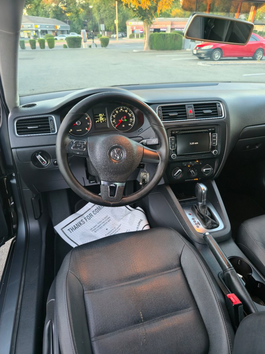 Used 2012 Volkswagen Jetta SE FWD image 9