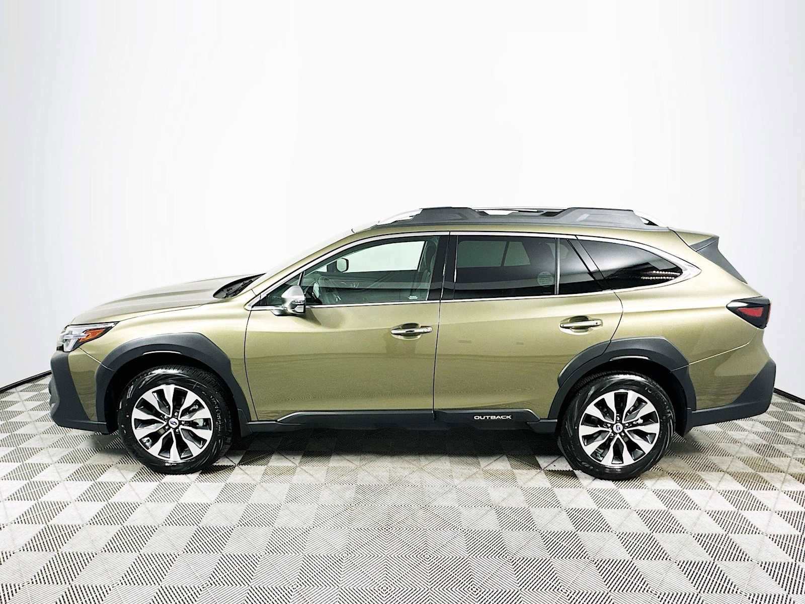 New 2025 Subaru Outback Touring XT image 4