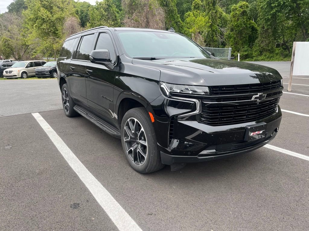 Used 2023 Chevrolet Suburban RST w/ Luxury Package AWD/4WD image 7