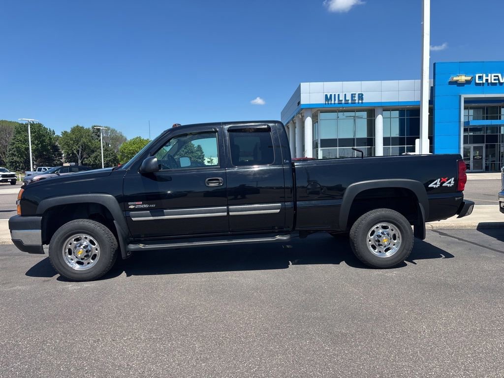 Used 2004 Chevrolet Silverado 2500 LS w/ Heavy-Duty Power Package AWD/4WD image 8