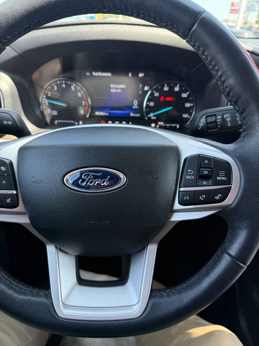 Used 2022 Ford Explorer Limited w/ Equipment Group 301A AWD/4WD image 17